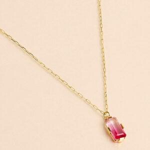 une a une collier rainbow fuchsia